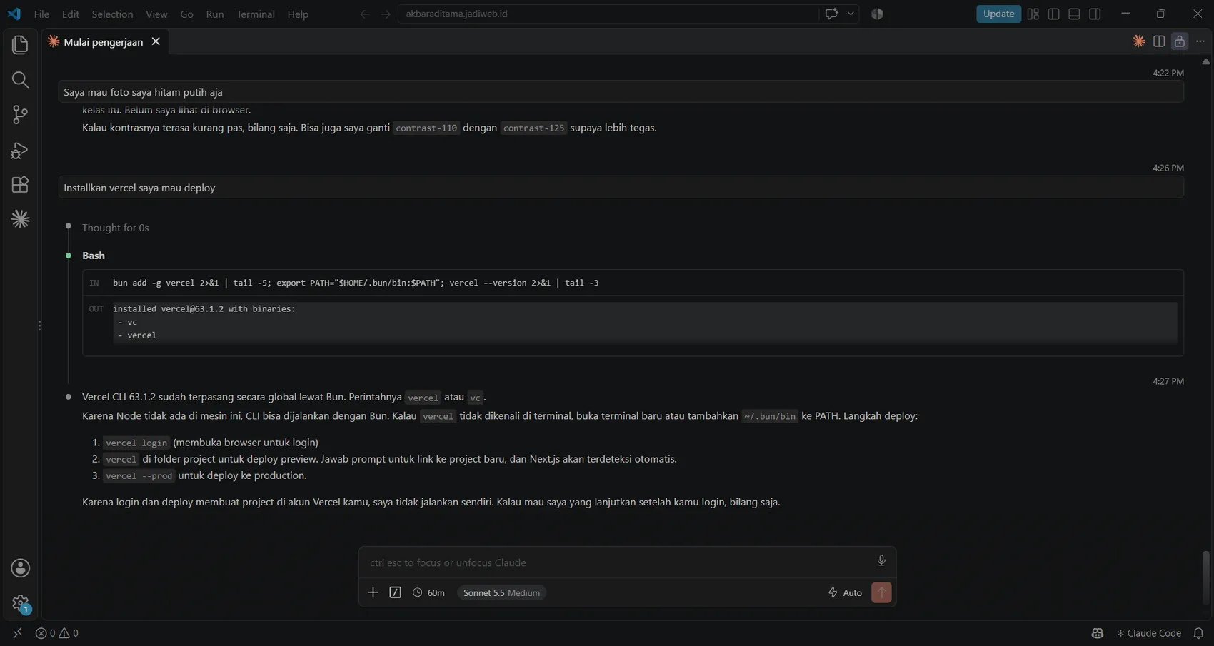 Hasil di komputer lokal Halaman hero website portofolio bergaya neo-brutalism dengan judul besar Full-Stack Develop, panel pink berisi foto hitam putih, dan kartu kode ungu